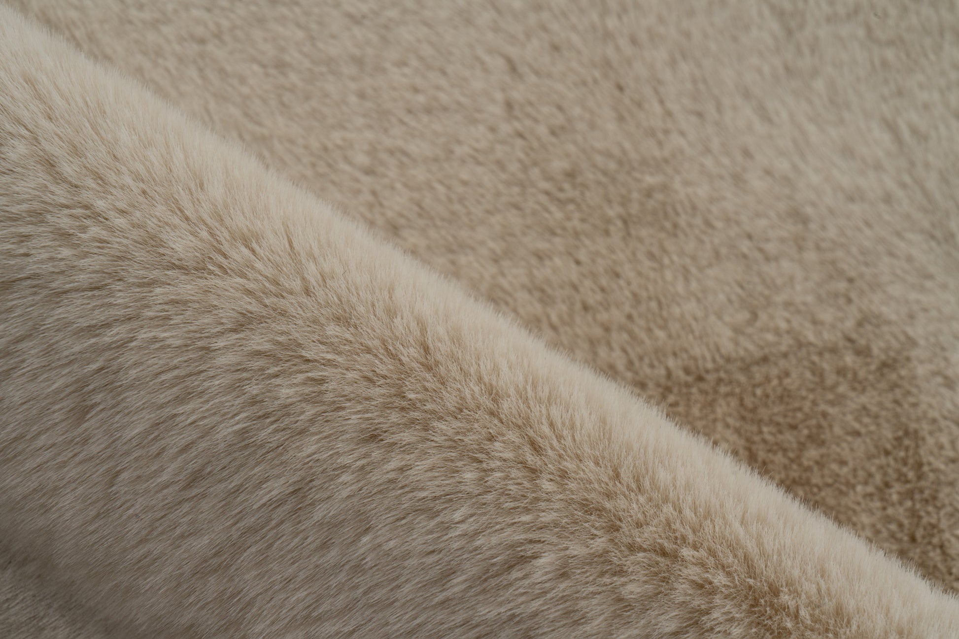 Teddy fluffy beige vloerkleed - Houseofambiance