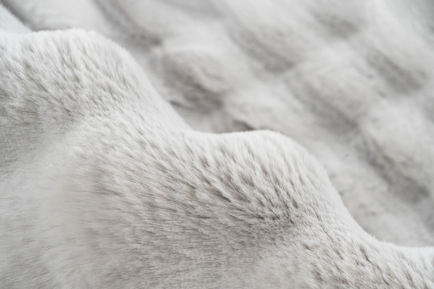 Fluffy Cloud 3D zilver vloerkleed - Houseofambiance